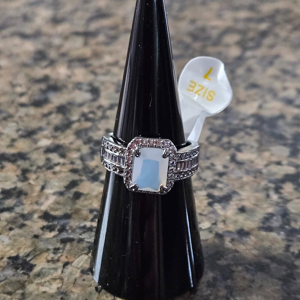 Bomb Party RBP6689 "It's Destiny" White Opal Sz 7